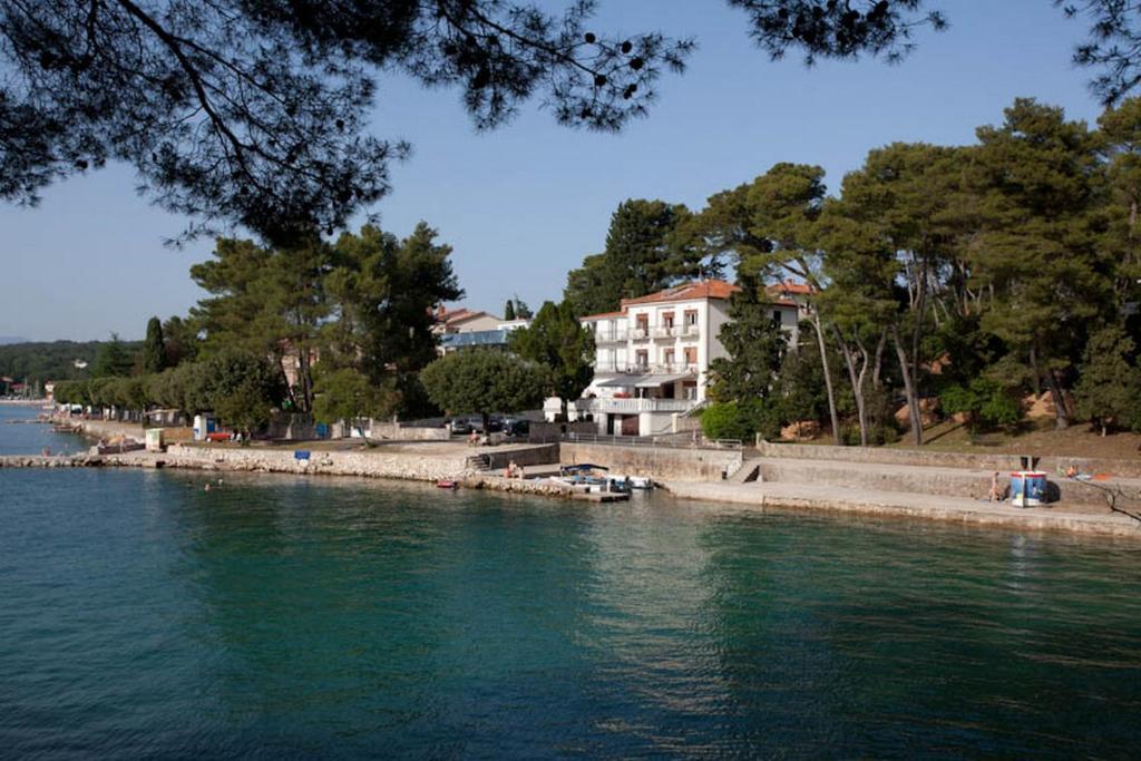Apartments & Rooms Milcetic M Малинска Экстерьер фото